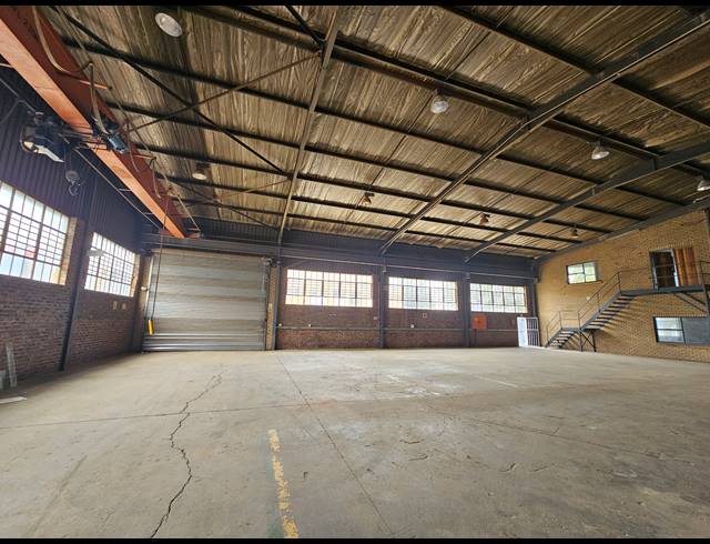 1,880M² WAREHOUSE TO LET IN MEADOWDALE